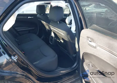 2019 Chrysler 300 Touring z USA, uszkodzony, nr VIN 2C3CCAAG8KH609863